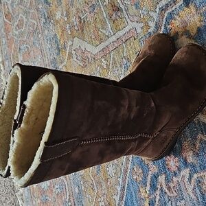 UGG Women's Chocolate Suede Winter Boots Like New.